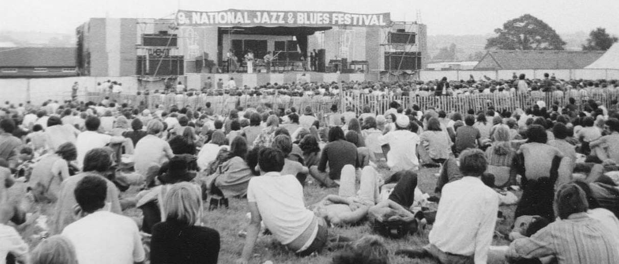 Crowd at Plumpton Racecourse, 1969